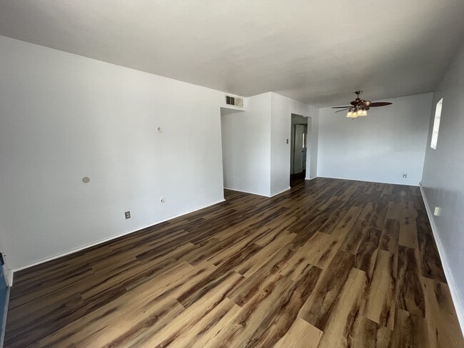 Foto del edificio - 8921 Claremont Ave NE