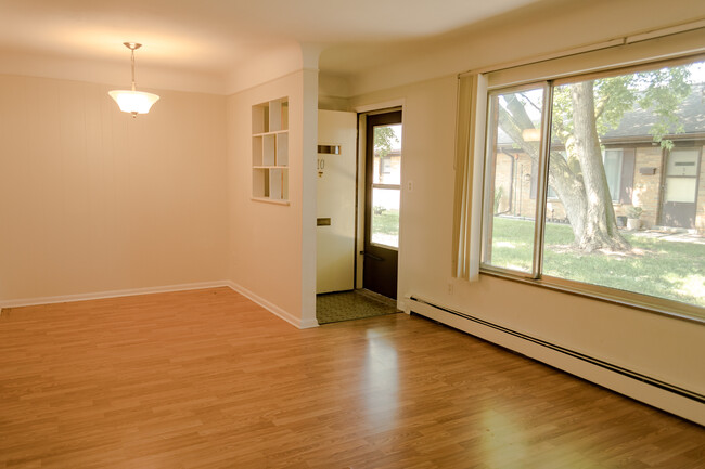 Foto del edificio - 4304 W 13 Mile Rd