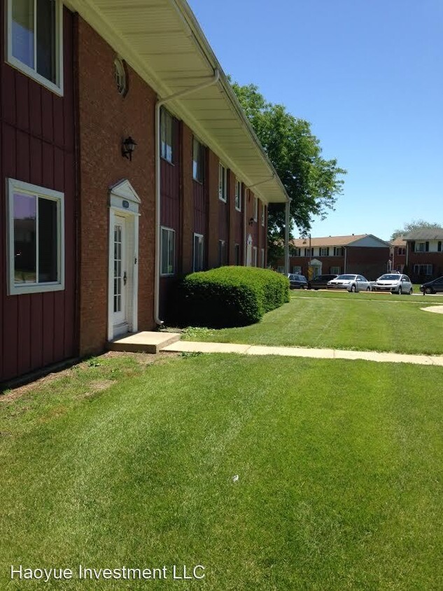 Primary Photo - 2 br, 1 bath Apartment - 1341-1389 Monomoy...