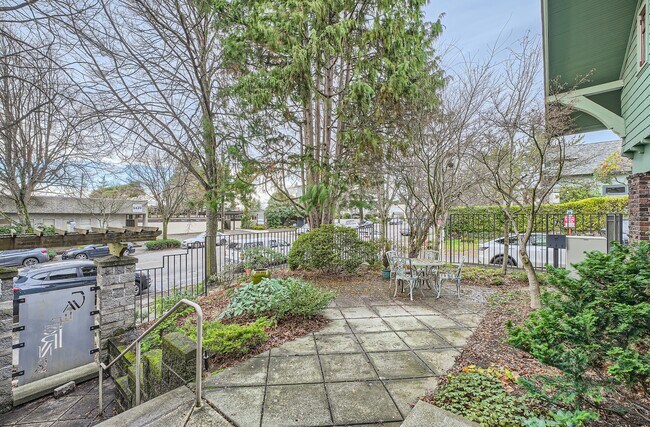 Foto del edificio - 5430 California Ave SW