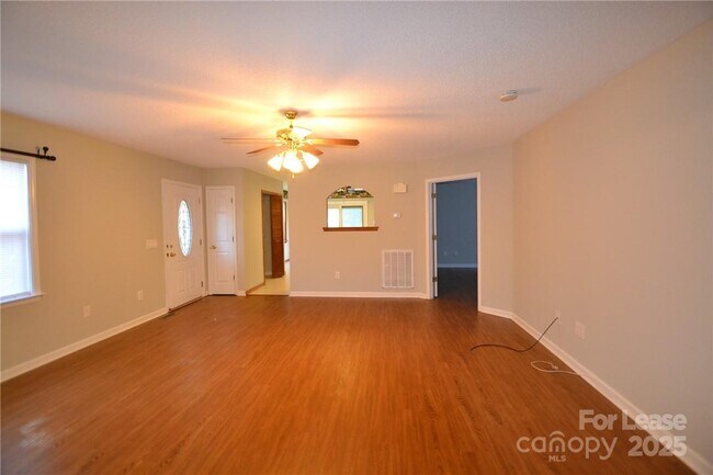 Foto del edificio - 1212 Beechwood Dr