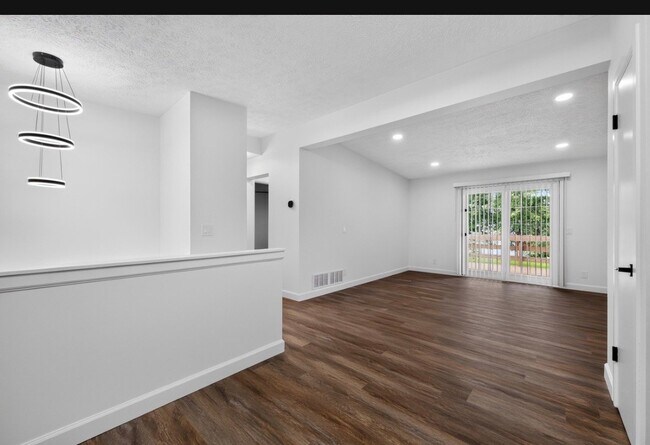 Foto del edificio - 642 Swan Dr