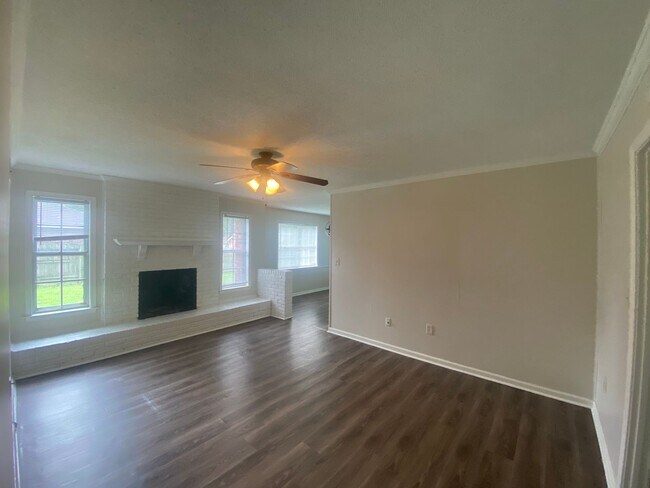 Building Photo - Renovated three bedroom two bath all lamin...