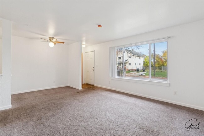 Building Photo - $1300 3 bedroom