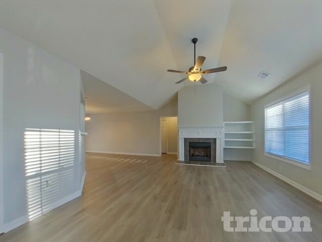 Building Photo - 15 Stable Ln