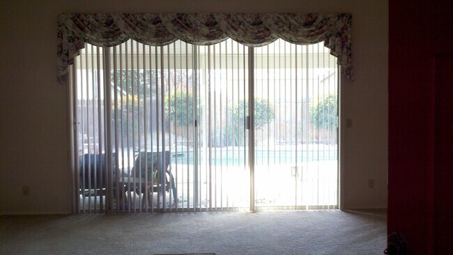 Foto del edificio - 1349 El Cajon Ln