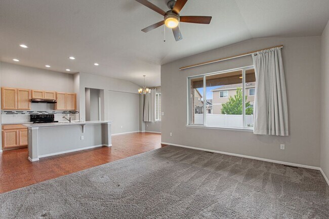 Building Photo - Spacious 5-Bedroom Ranch in East Windsor w...