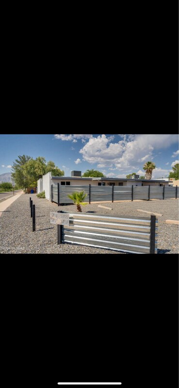 Primary Photo - 5701 E Pima St