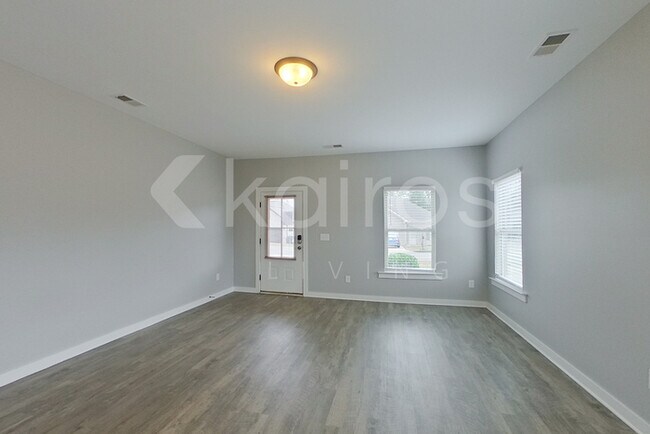 Foto del edificio - 180 White Oak Cir