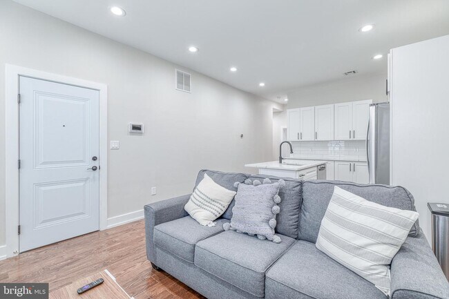 Foto del edificio - 2139 E Hagert St
