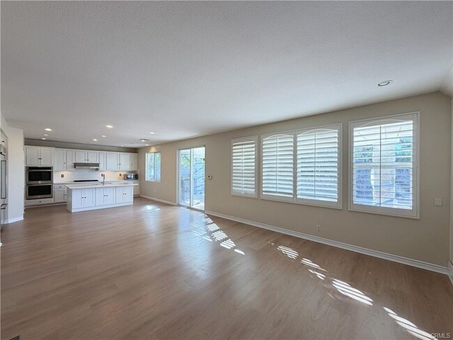 Foto del edificio - 17450 Drake St