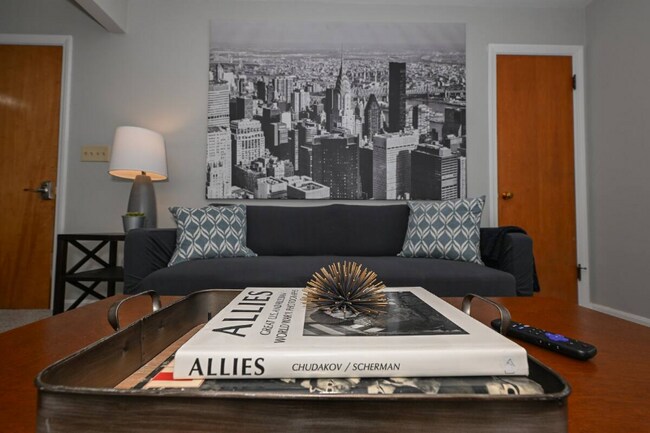 Foto del edificio - 496 N Firestone Blvd