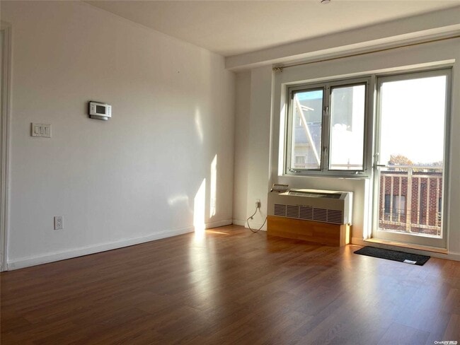 Foto del edificio - 71-33 162nd St