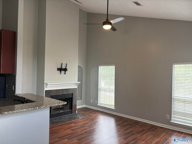 Foto del edificio - 108 Waters Edge Ln