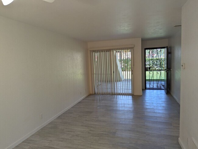 Foto del edificio - Updated 1 Bedroom Palm Springs Villas