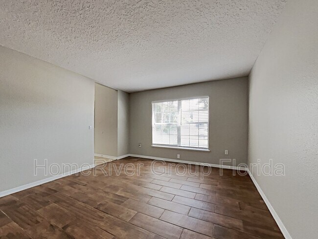 Foto del edificio - 358 Lake Shepard Dr