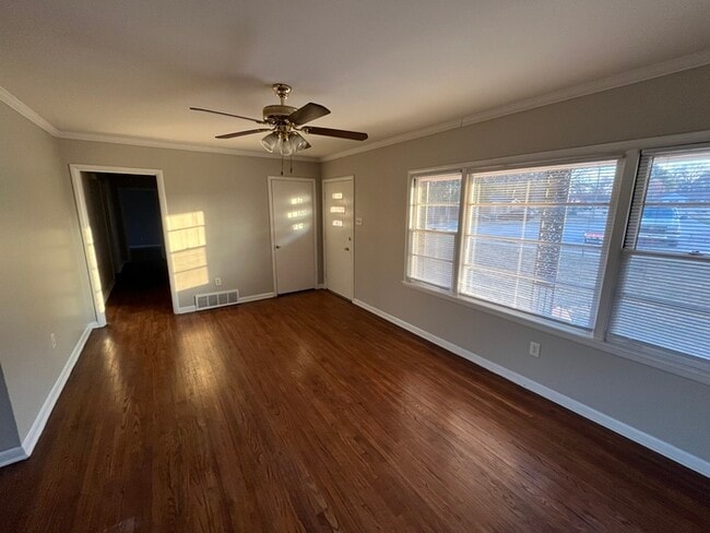 Building Photo - 1306 Randall Dr