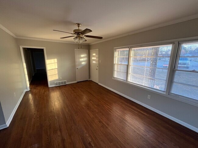 Foto del edificio - 1306 Randall Dr