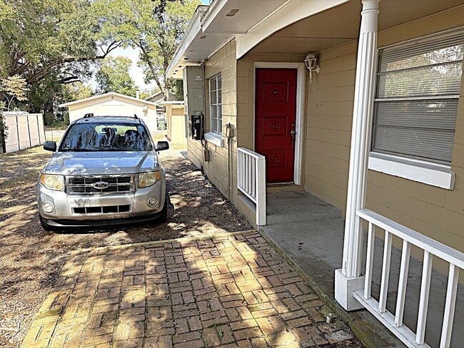 611 W. Hancock St - Parking at your front door - 611 W Hancock St