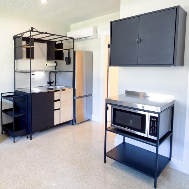 Building Photo - 47 NE 16th Pl