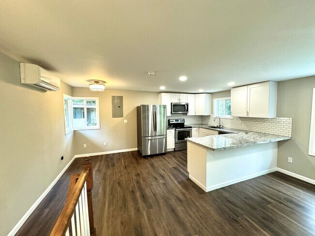 Foto del edificio - Seattle Gem: Modern 4-Bedroom Home with Lu...