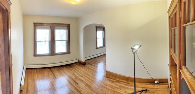 Building Photo - 31 Putnam St