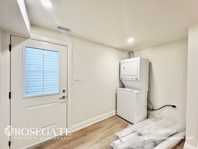 Photo du bâtiment - Huge 1-Bedroom Lower Unit in Guelph’s Char...