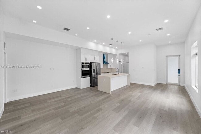 Building Photo - 2 br, 2 bath House - 5734 Buchanan St