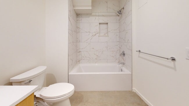 Interior Photo - 527 S Wilton Pl