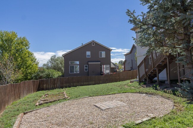 Foto del edificio - 8179 Meadowcrest Dr