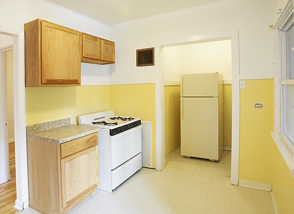 Kitchen - 7604 Harrison St