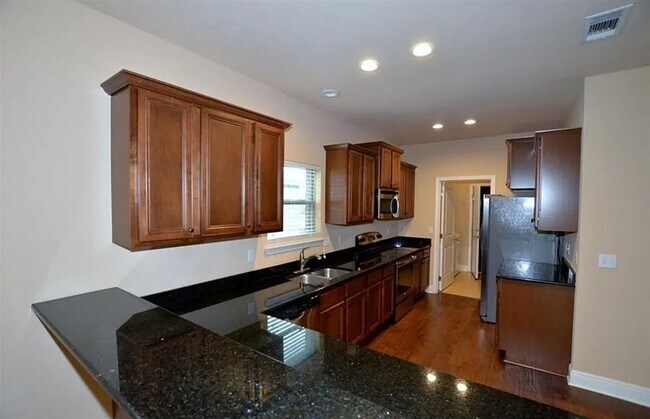 Foto del edificio - Driftwood Estates Home! 4 bedrooms move in...