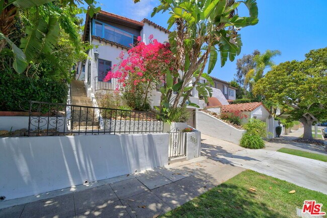 Foto del edificio - 1221 Edris Dr