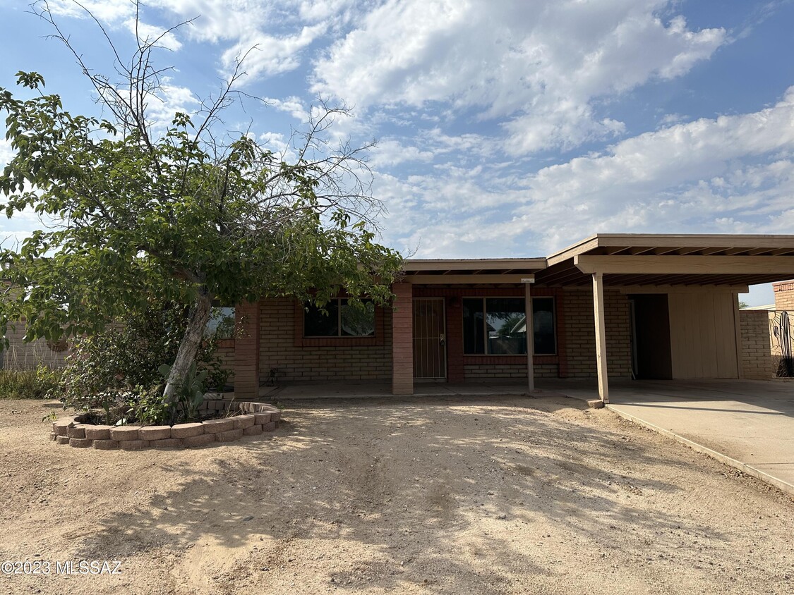 Primary Photo - 7032 N Northlight Dr