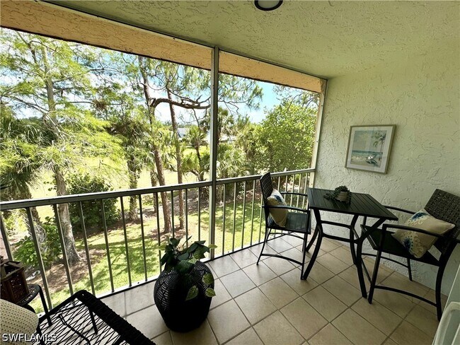 Foto del edificio - 400 Forest Lakes Blvd