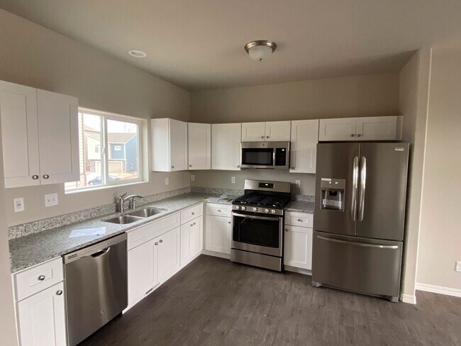Foto del edificio - Brand New 3bd Home Near Peterson AFB on Po...