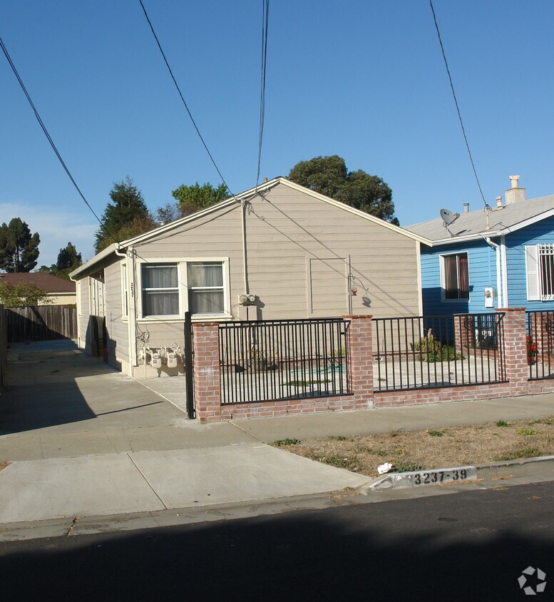 Foto del edificio - 3237 Tulare Ave