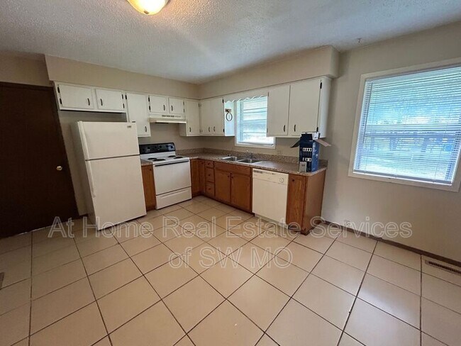 Building Photo - 1507 Birch Ln