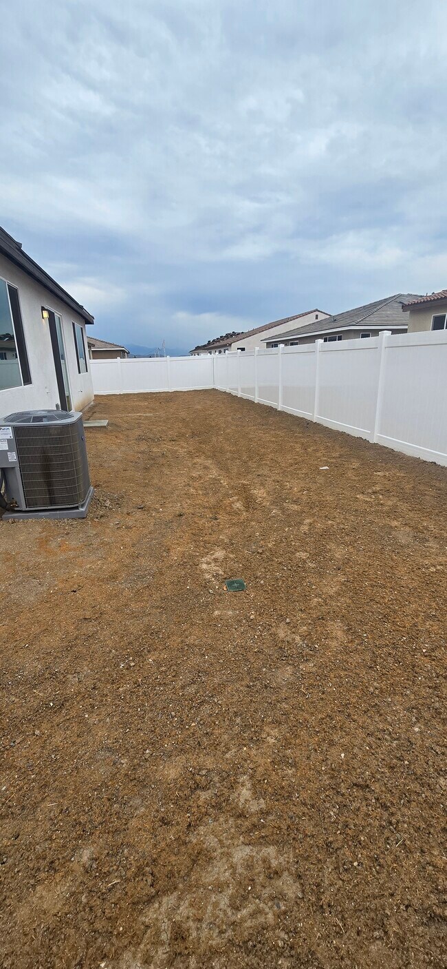 Patio interior - 345 Charlton St
