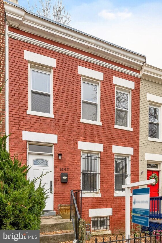 Primary Photo - 1647 Kramer St NE