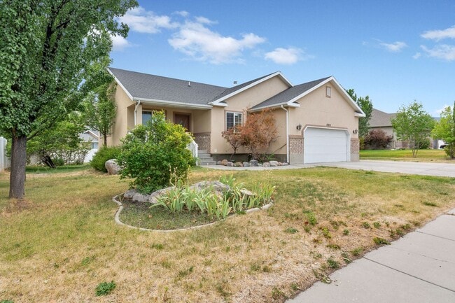 Building Photo - Spacious Home w attached 2 car garage
