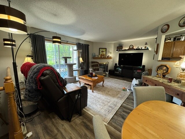Foto del edificio - 7711 Nicholas Way