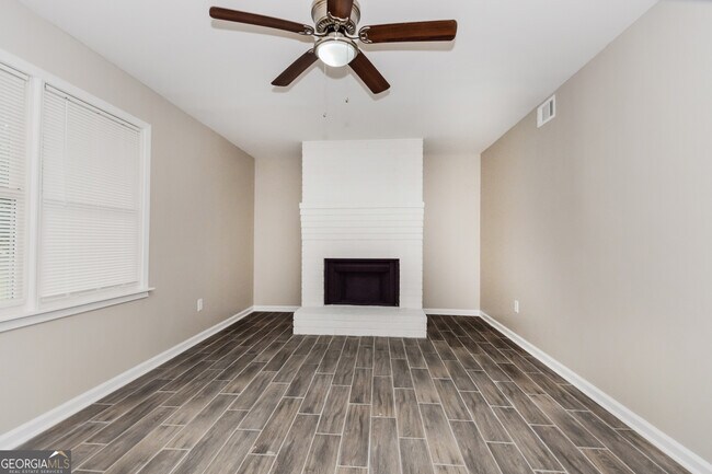 Building Photo - 351 Oakridge Dr SE
