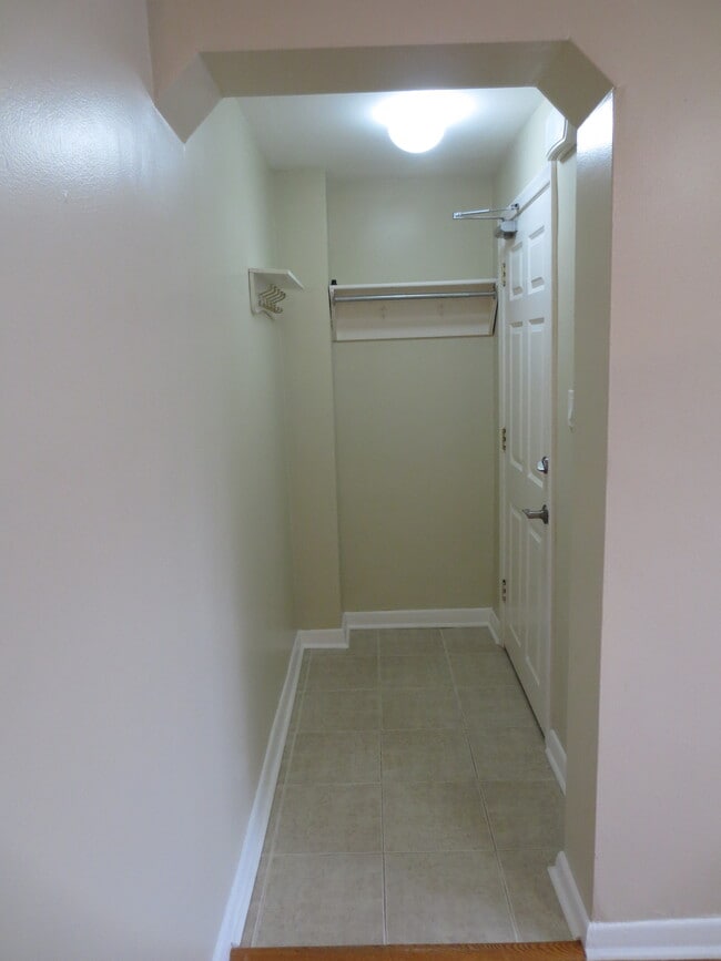 Entrance - 2 Lanark Av