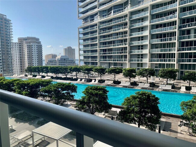 Building Photo - 475 Brickell Ave
