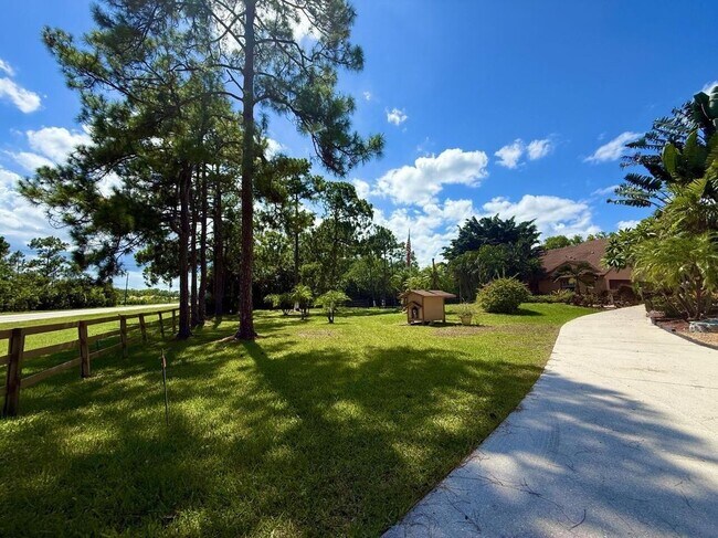 Building Photo - 14765 Northlake Blvd