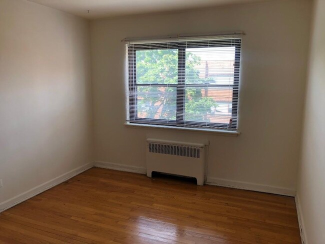 Building Photo - 2 bedroom in Chicago IL 60202