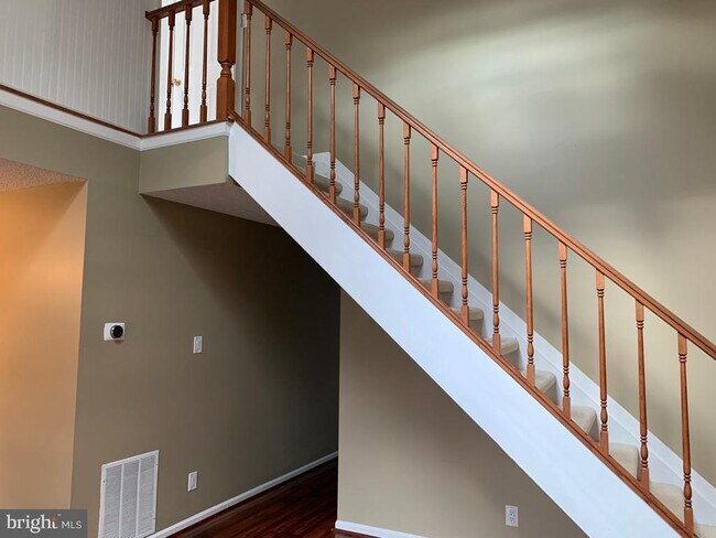 Building Photo - 12109 Greenway Ct