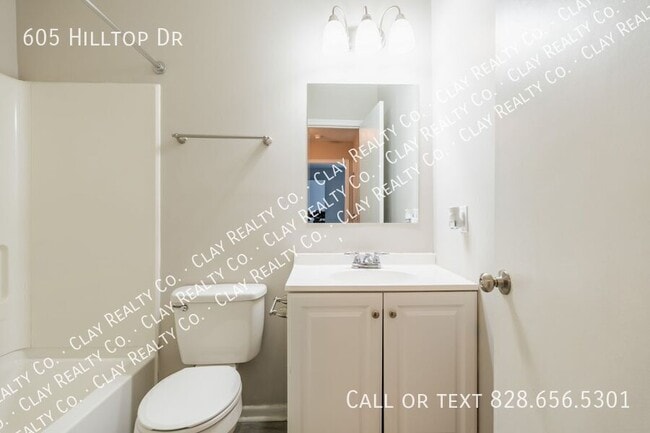 Foto del edificio - 605 Hilltop Dr