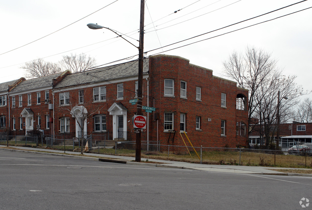 Foto del edificio - 1301-1303 Adams St NE